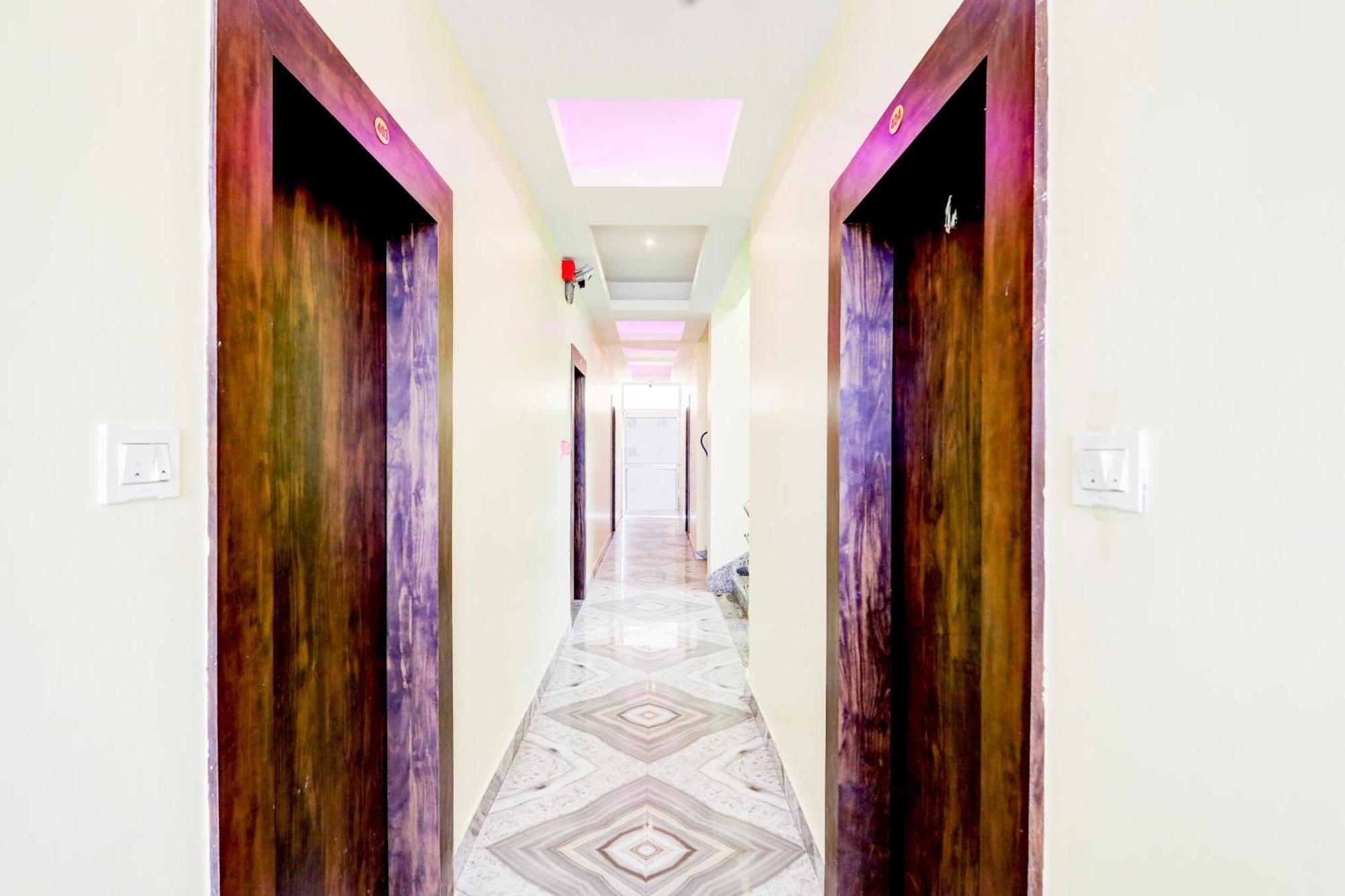 Hotel O Jagdish Palace Puri Exteriör bild